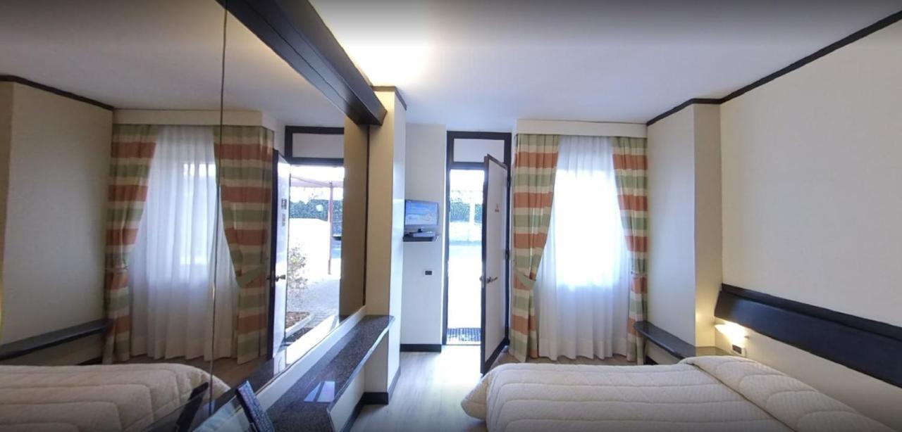 Airport Hotel Malpensa Lonate Pozzolo Exterior photo